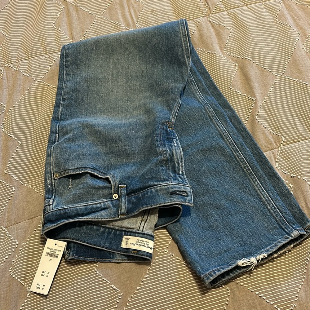 Abercrombie & Fitch 90s Straight Ultra High Rise Straight Jeans NWT